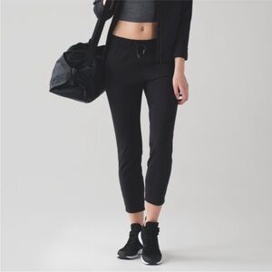 Lululemon Women's On the Fly Black Cool Pant Sz 8